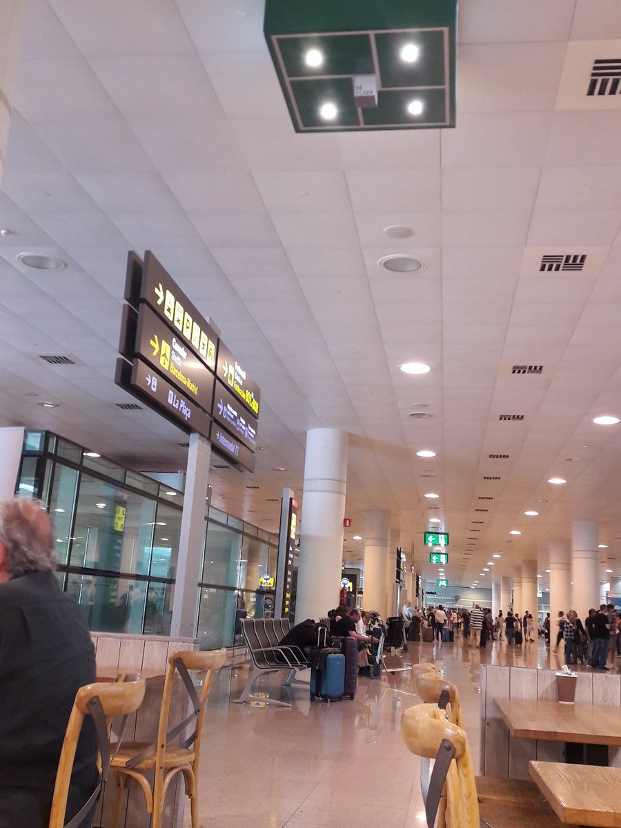Estem esperant a una clienta VIP que torna de #Helsinki al nostre <a href="/Aeroportsedr/">Aeroport Sant Esteve De Les Roures</a> gràcies al <a href="/Aeroport19/">Control aeri Sant Esteve de les Roures</a> <a href="/TransportRoures/">Autobús municipal St. Esteve De Les Roures</a> i la portarem a la suite de <a href="/HotelEsteve/">Hotel & Spa Sant Esteve de les Roures</a> #SantEsteveDeLesRoures