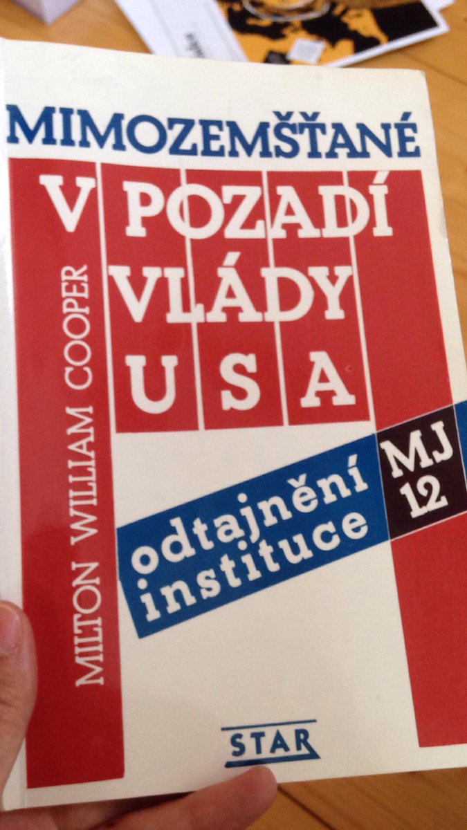 Při úklidu knihovny se dají najít různé "skvosty." #wtf (... jak se to u mě vzalo?)