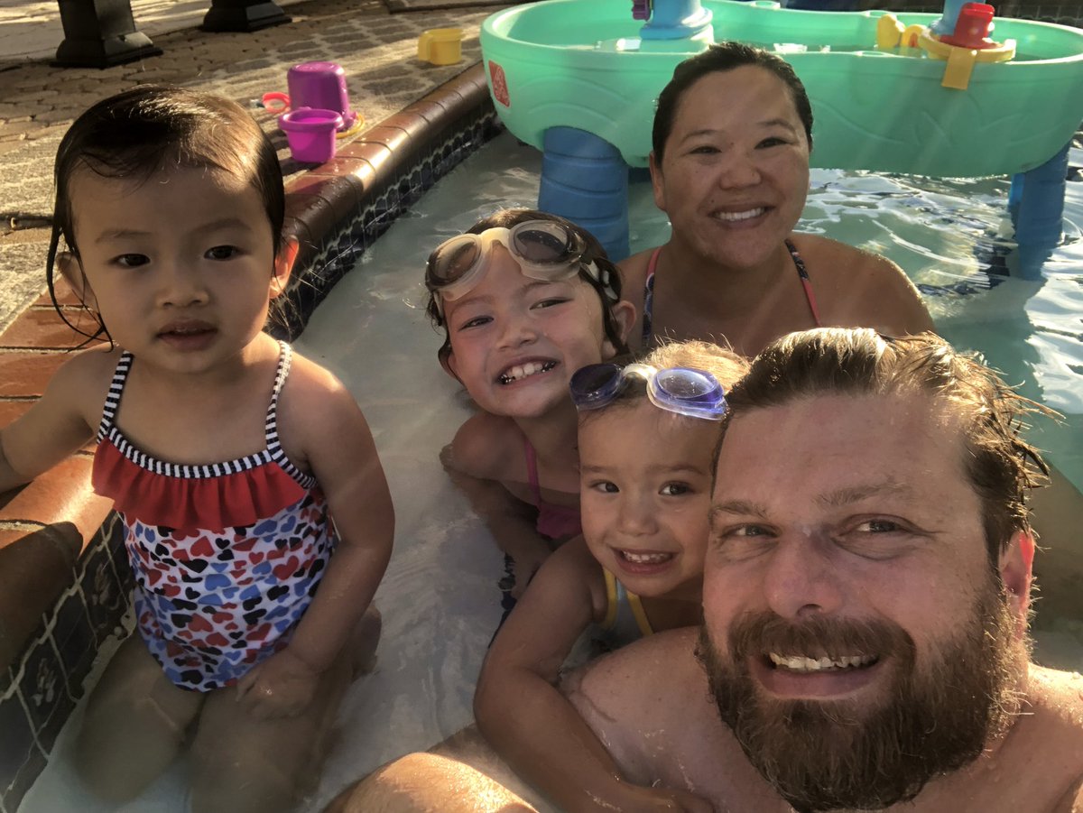 Family selfie + niece Penelope! #summerselfiebingo #ocebluejayed