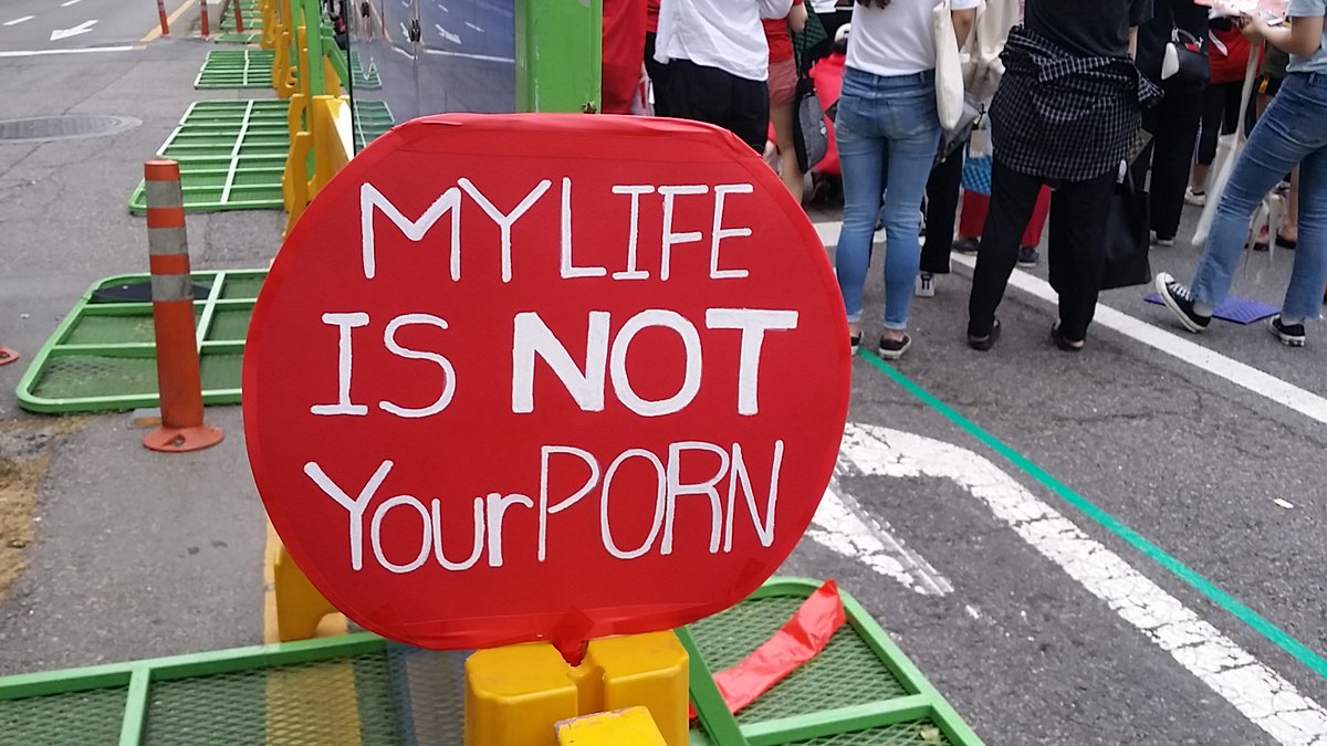 Hawon Jung on X: Here are some of the banners at today's protest in  S.Korea against molka porn (spycam secretly filming women at public  toiletpublic transportofficeschool). These brave women showed up in