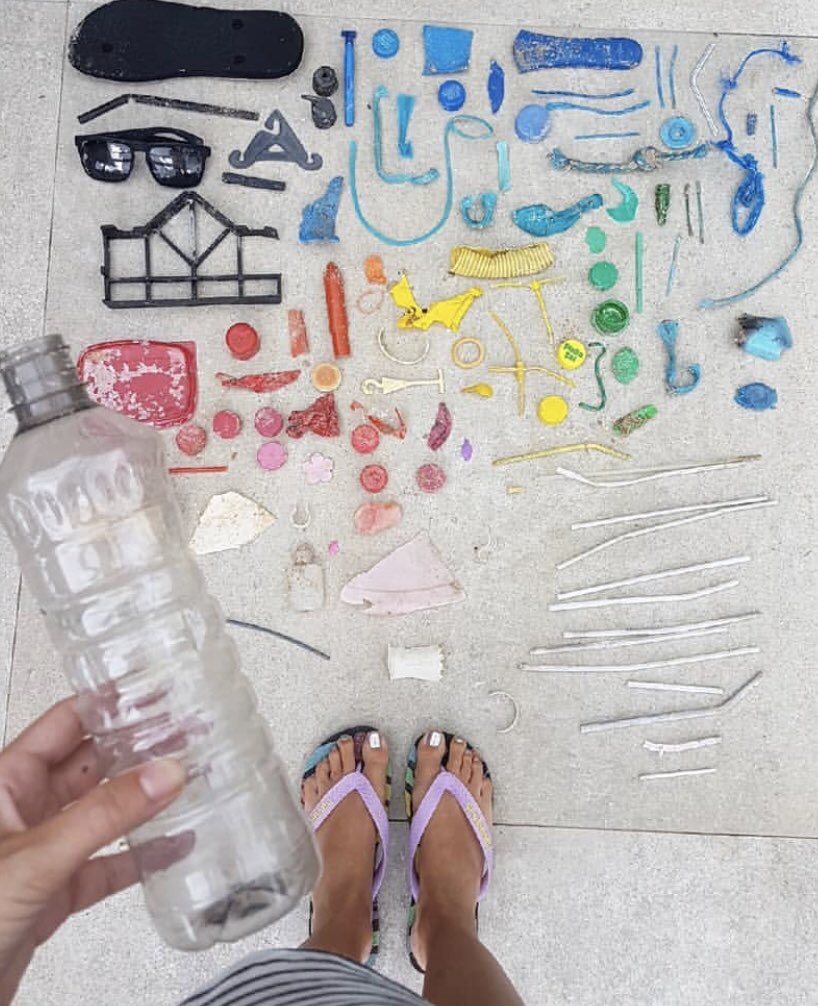 instamission's tweet photo. Para entendermos como nossas escolhas podem ser prejudiciais para o meio ambiente: em uma caminhada na praia, a Vitória Cuervo coletou tudo isso de resíduo. Que tal repensar o uso de plástico e reduzir o consumo de embalagens no dia a dia?

https://t.co/AsRcE0oKnq https://t.co/4auCSTaDm9