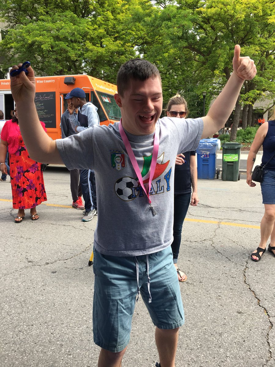 ashperteet's tweet photo. And we have a winner! St. Catharines #poweringupstreetfest #fibau18 @MeridianCU https://t.co/nDjN7o0L5U