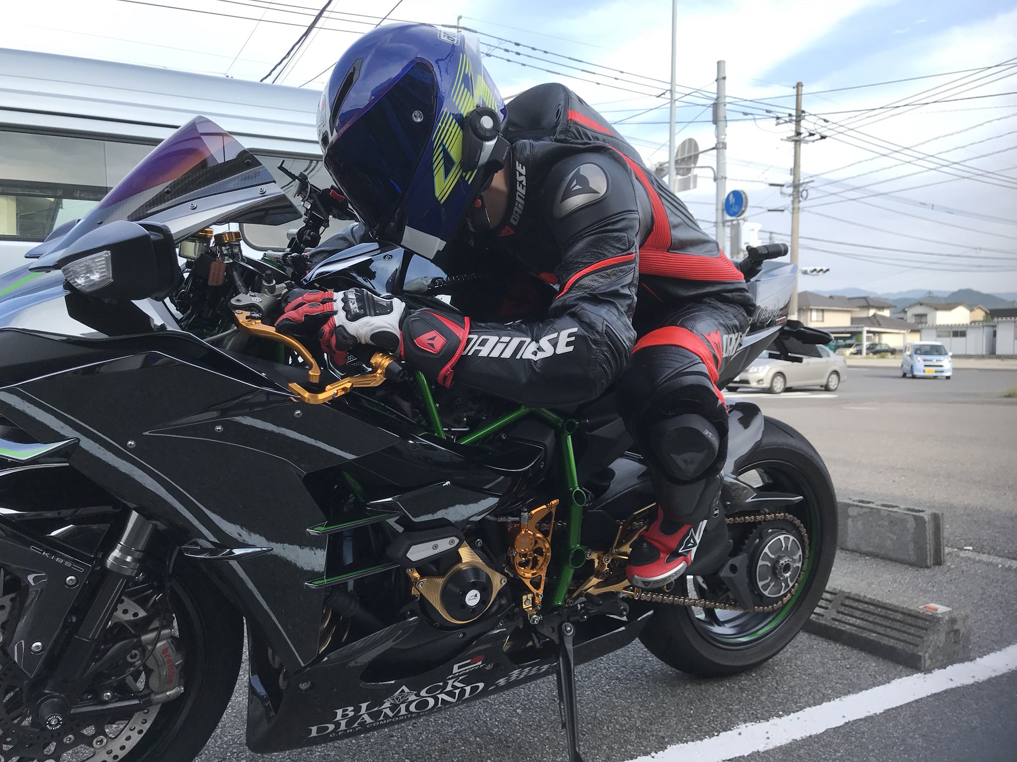 ギアチェンジワールド レーシングスーツはレプリカバイク レーシングスーツは膝スリ レーシングスーツは上手い人 そんな風に思ってはいませんか 人生の99 は思い込みです 変わりたい人 今すぐ変わりたい人 お店で会いましょう T Co