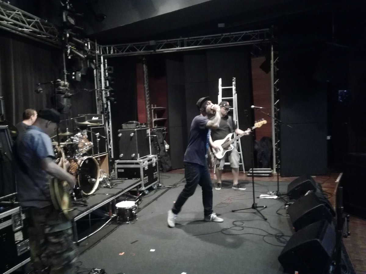 The Diggerz pendant leur balance avant le concert de ce soir 😀
 La soirée Excès d'Rock, c'est 4 nouveaux groupes à découvrir et c'est à partir de 20h ce soir au Le Camji
