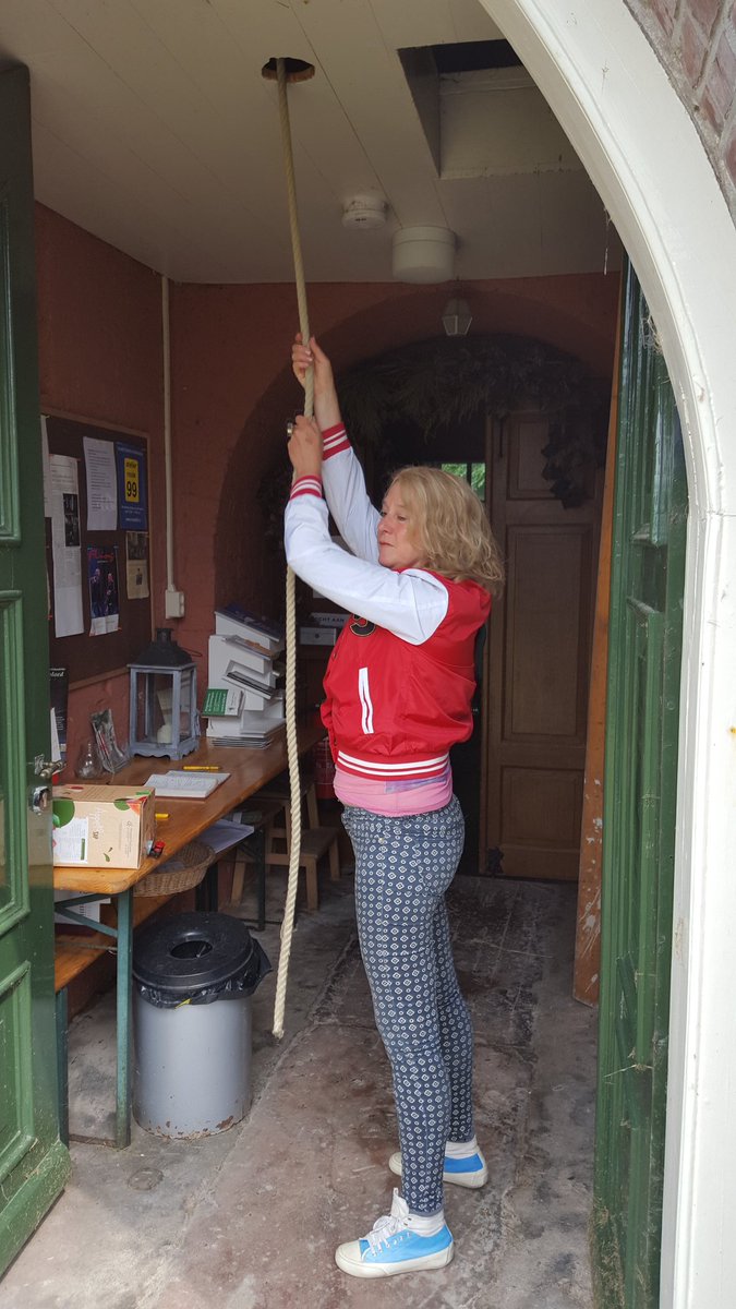 madicleerdin's tweet photo. Klok #luiden op #Zuurdijk @KerkZuurdijk @GroningerKerken
#luidklokkenestafette ๐ https://t.co/4D1O083f0g