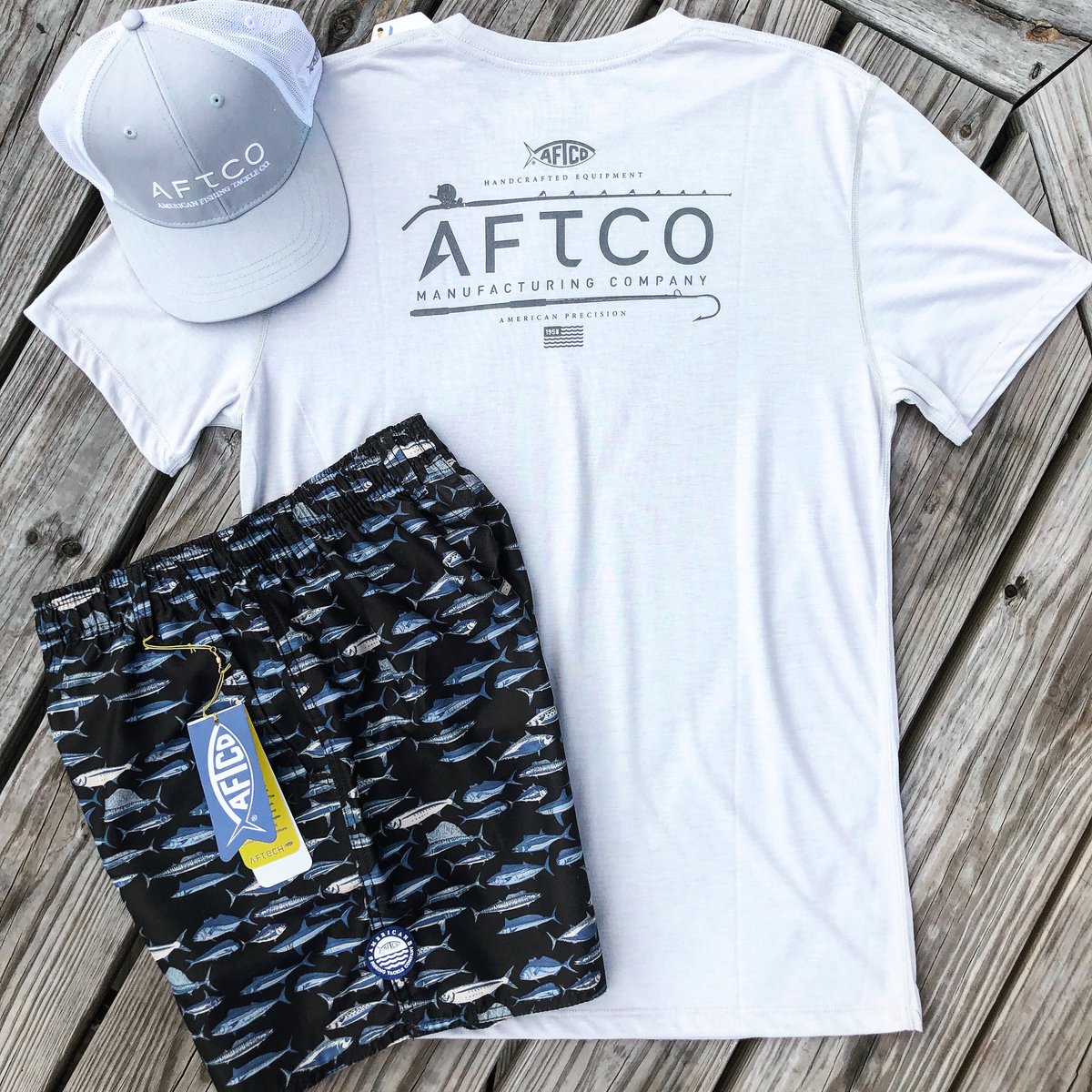 JCsOutdoors's tweet photo. —> Fresh to Death <—
Stay cool in the softest, lightest @aftco shirt ever made and the baddest swim shorts on the market. Shop at @jcsoutdoors from 6am-7pm today! #shoplocal #aftco #americanfishingandtacklecompany #aftcofishing #aftcofreshwater #aftcoshorts https://t.co/D9FnYiJFNA
