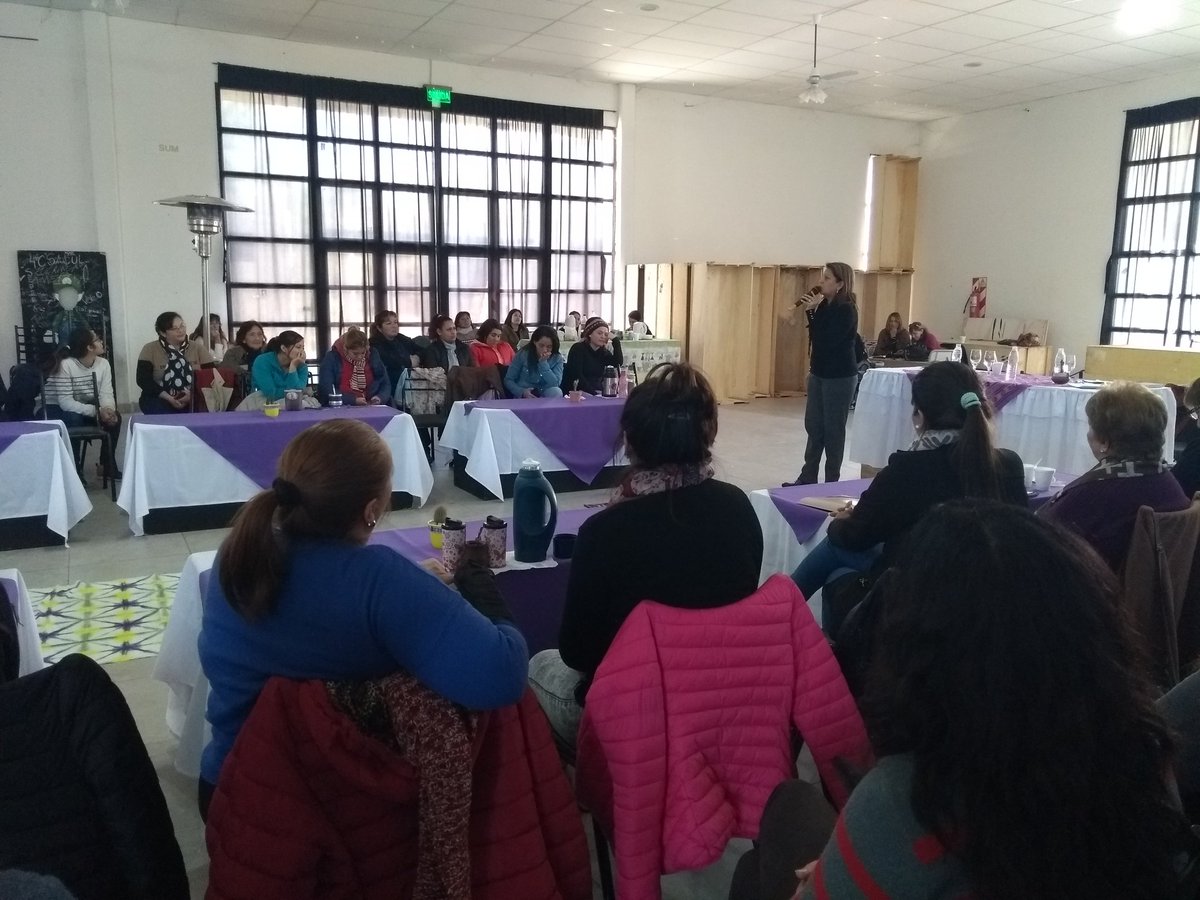 "Las mujeres debemos ser de debates inteligentes" 
Seminario Mujer, Política y Movimientos Sociales

#ConstruyendoJuntxs