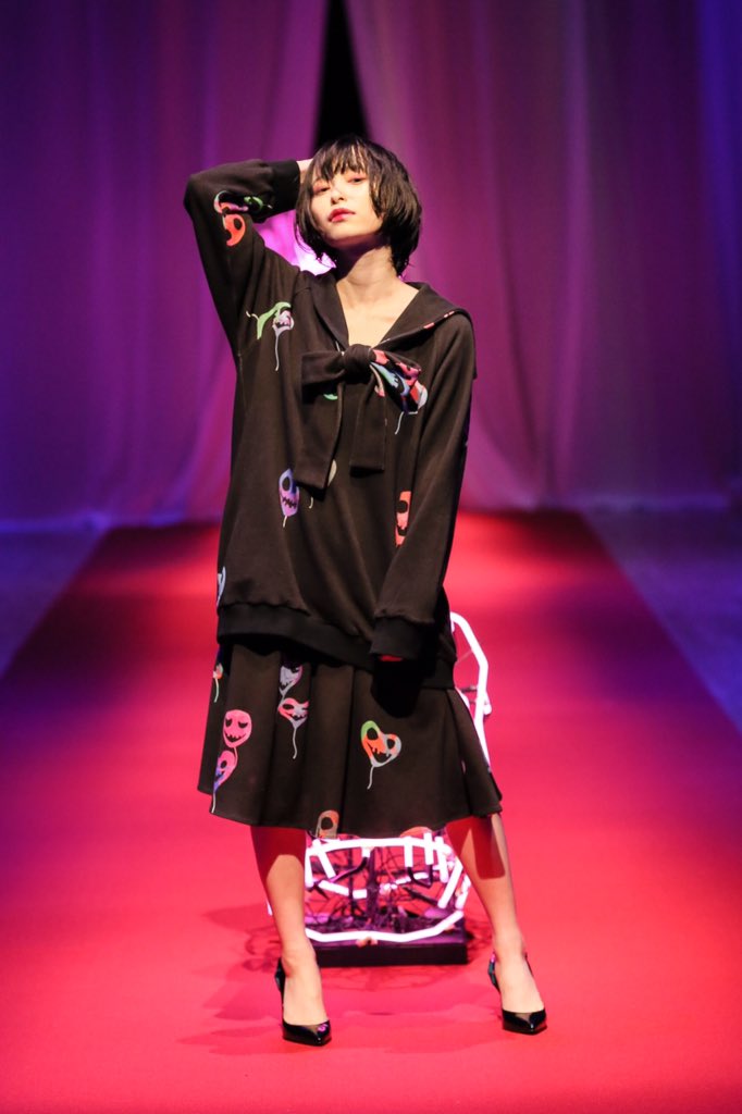 MatsuiRyosuke's tweet photo. ha | za | ma 2018-19AW

大人に向けたセーラー服<NOT BAD NIGHTMARE（悪くない悪夢）ver.>

model @tsubra_ 
textile @YoshitoTaketani https://t.co/oA89z9sOMJ