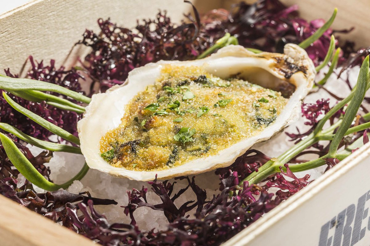 Parece que el verano no termina de llegar, 🌤 pero nosotros tenemos el secreto para alegrar el sábado: las deliciosas propuestas de nuestra nueva carta 📋, por ejemplo, nuestra Ostra tigre que no tienes que tardar en probar 🔝¡Feliz fin de semana! #KomfortCalpe #Comfortfood