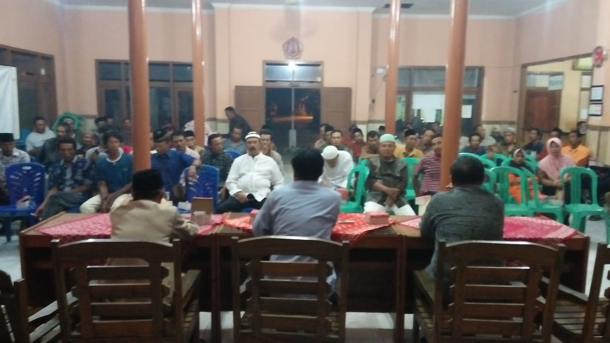 SUTRISNOSE5's tweet photo. Pengabdian RT/RW selama satu tahun dapat THR dari desa dlm hal ini ds Banjaratma Bulakamba Brebes jateng tapi banyak bersyukur walaupun nilainya lumayananan !!! @jokowi @EkoSandjojo @ganjarpranowo @idza_priyanti https://t.co/47eBo9bqnJ