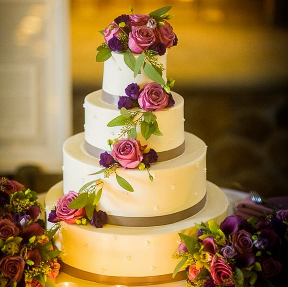 palermobakery's tweet image. Beautiful Floral wedding cake from Palermo's Bakery
#spring #flowers #wedding #cake #beauty