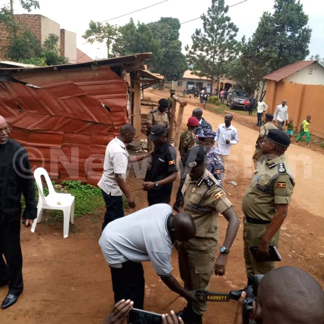 Welcome to Uganda where the police is checked because of security reasons.
#ThisIsUganda #UgandaZaabu
