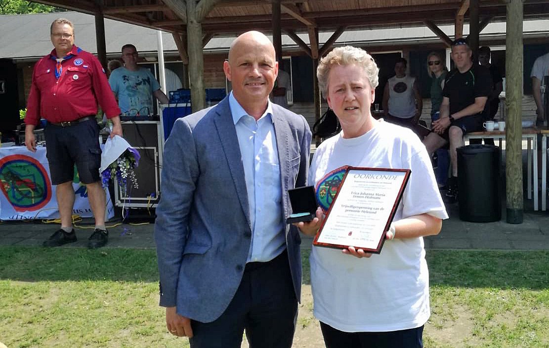 🔴 Vrijwilligerspenning voor Erica Jansen van Scouting Leonardus
deweblogvanhelmond.nl/nieuw-helmonds…
