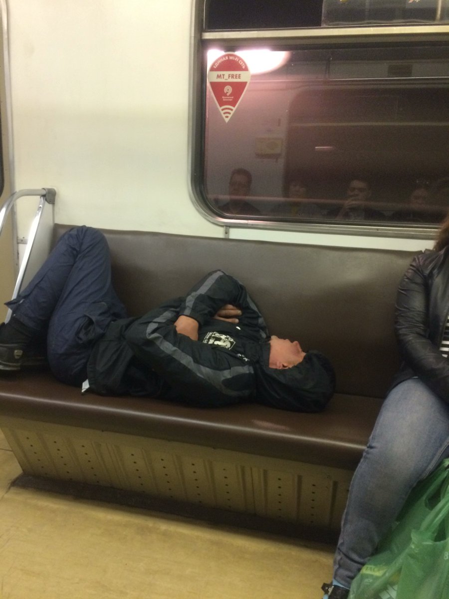 brusilov_'s tweet photo. Внимание! 
Сдаётся койко место в Москве. В пешей доступности от любой станции метро. По всем вопросам в лс https://t.co/mOFuNXYeu3