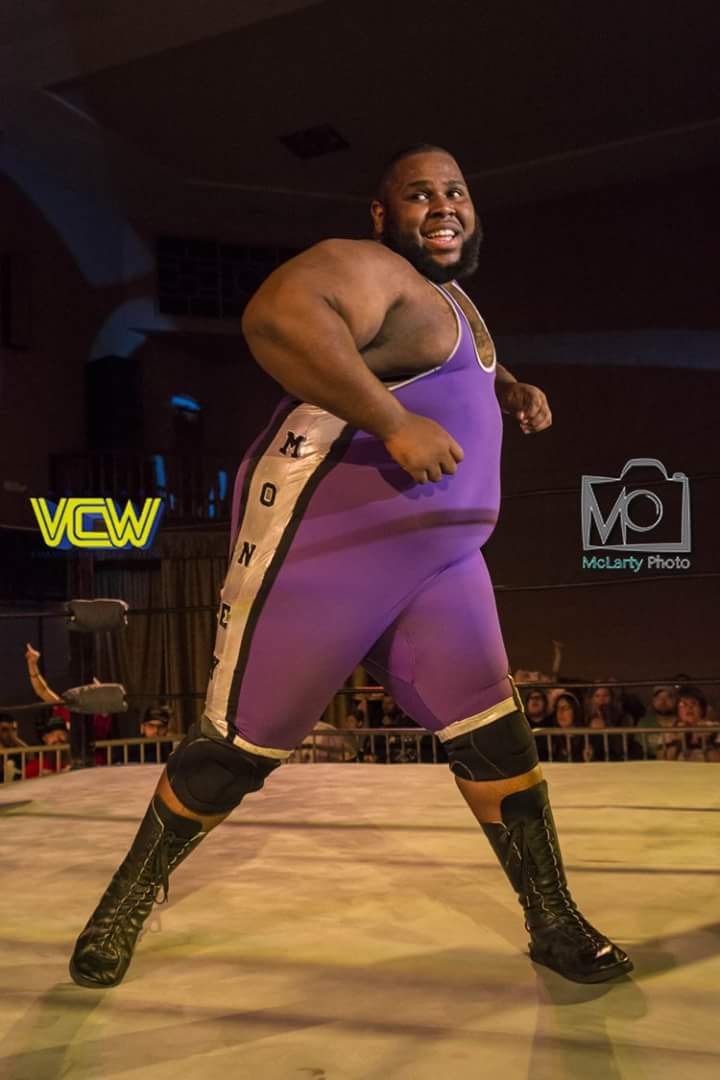 kingbenji_banks's tweet photo. How can you not love this smile?!
#wrestling #fatmanmovement #vcw #moneyshuffle #goldenpinky #smile #mclartyphoto https://t.co/nVHXlfYvl9