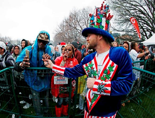 Trump signals support for states deciding if pot is legal.  ottawamatters.com/national-busin… https://t.co/nuXu4jxGX4