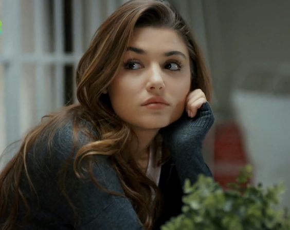 99nka_'s tweet photo. #HandeErçel #HandeErcel ❤️
#AskLaftanAnlamaz https://t.co/9cWNGF02bC
