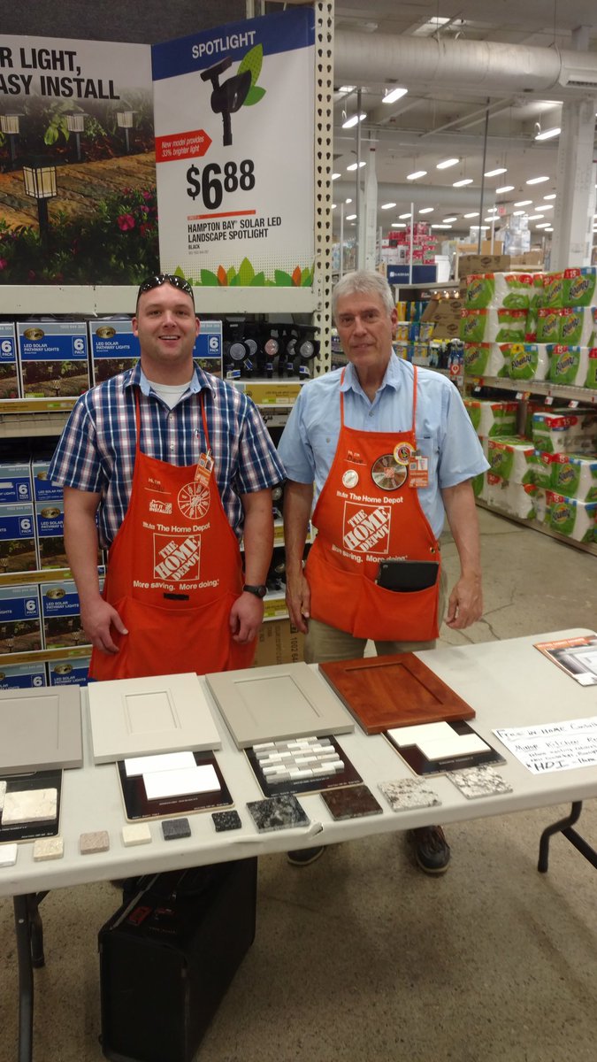 doucettehdi's tweet photo. SM Dave Doucette in Watertown store #2602 with SC Jon Barber after Just signing up a self gen appointment.
@MarkScalfani https://t.co/LQodjN2z8k