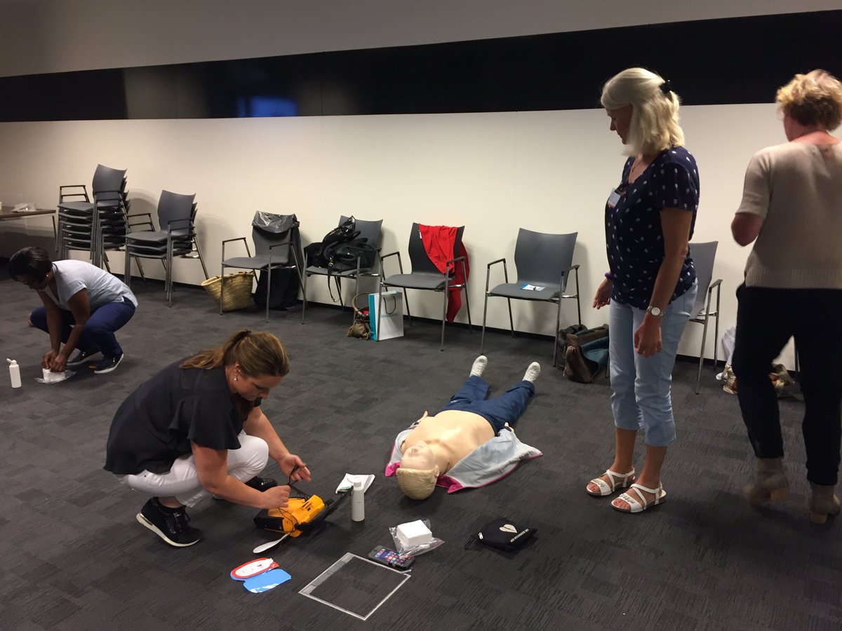 OCEAN_bv's tweet photo. Vandaag een mooie dag achter de rug op de skillsdag van Zorgzuster Nederland. Veel zelfstandige zorgprofessional hebben workshop en toetsingen gevolgd #zorgzuster https://t.co/YxaZ0BzoDS
