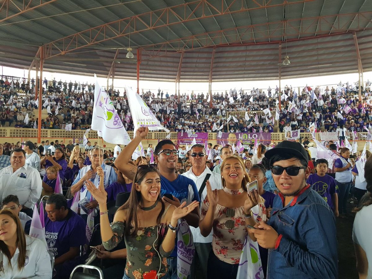 JaimeRdzNL's tweet photo. Estoy con la gente de #Apodaca en el Lienzo Charro de Santa Rosa. Ya estamos listos para mandar a los partidos políticos a sus casas pero sin pensión. Hoy nos pondremos de acuerdo para juntos lograr un #MéxicoIndependiente https://t.co/JWAqhphlDw