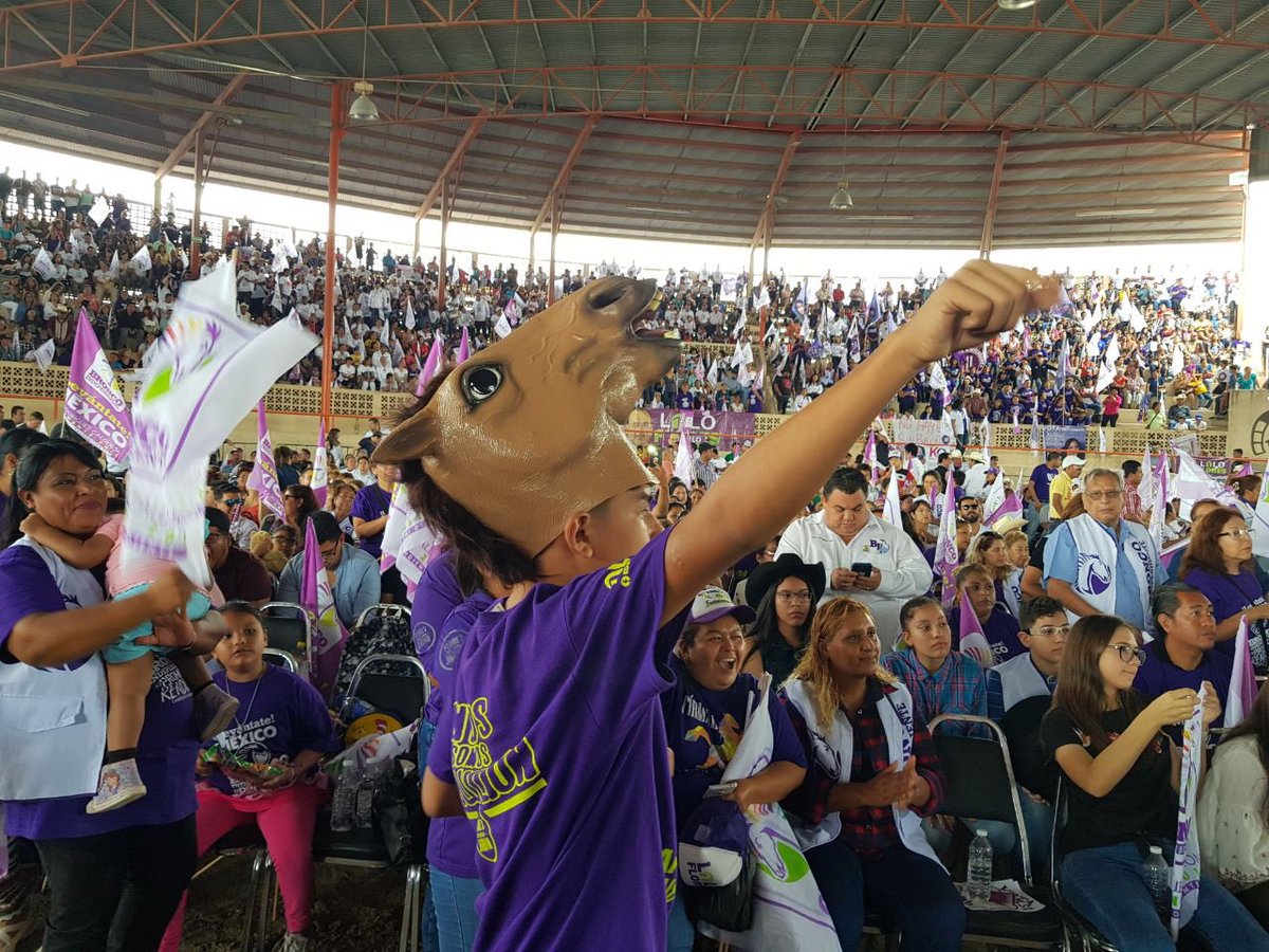 JaimeRdzNL's tweet photo. Estoy con la gente de #Apodaca en el Lienzo Charro de Santa Rosa. Ya estamos listos para mandar a los partidos políticos a sus casas pero sin pensión. Hoy nos pondremos de acuerdo para juntos lograr un #MéxicoIndependiente https://t.co/JWAqhphlDw