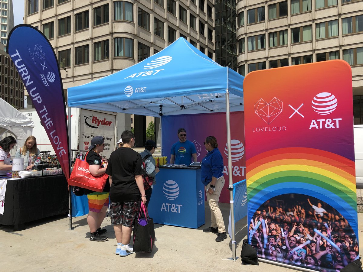 NancyRickerd's tweet photo. Showing our #pride at #BostonPride fest! @TheRealOurNE @WilliamGStovall #attflagship @RobertBaptista3 @pnixnix https://t.co/OXzUOjFvcH