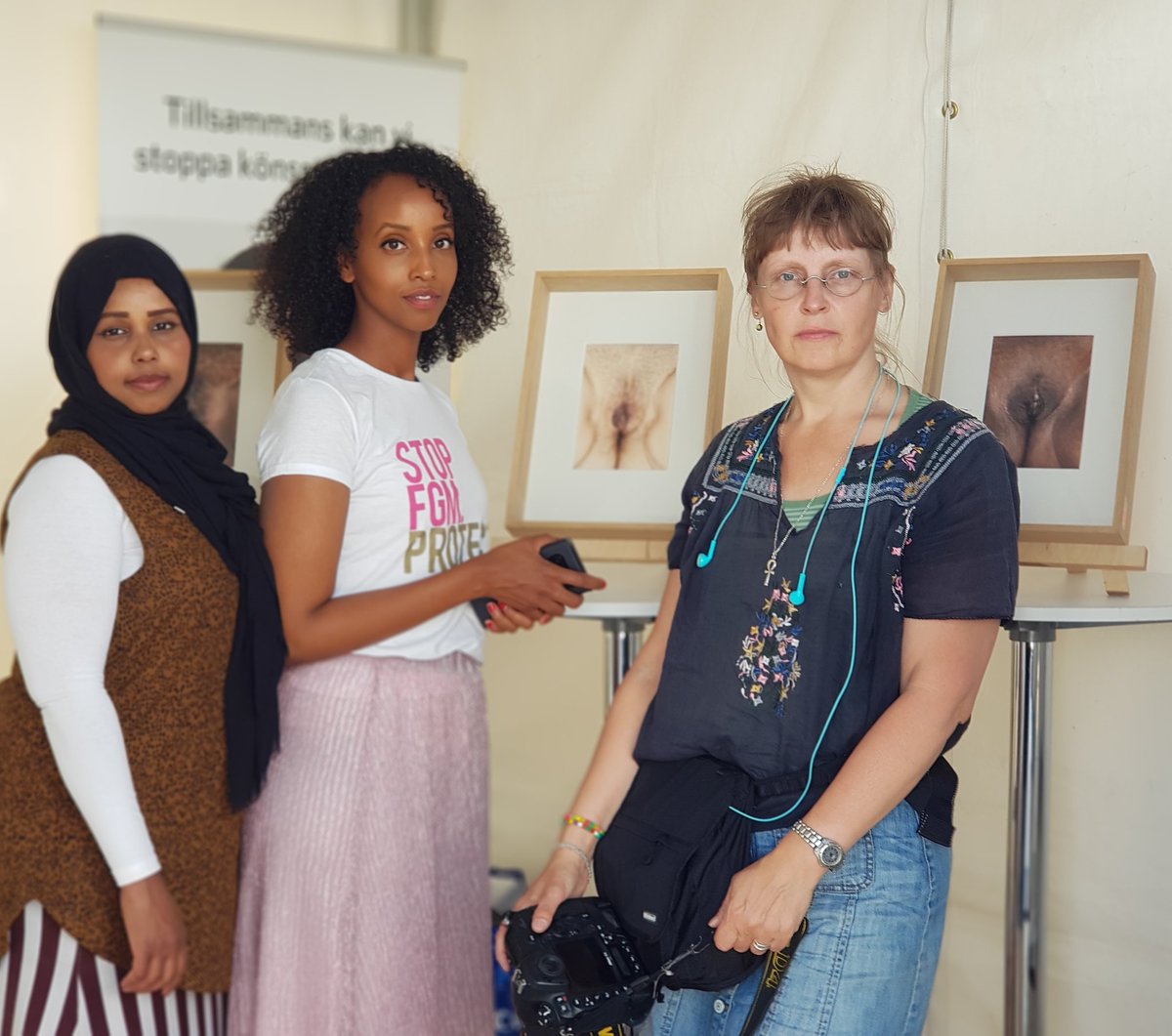 Kwesser's tweet photo. Desert Flower Foundation finns i tält A06 på #järvaveckan. I samarbete med fotografen och barnmorskan Elisabeth Ubbe erbjuder vi möjlighet att ta del av en tänkvärd utställning, för den som är redo att fördjupa sig i frågan. Välkomna! https://t.co/tJDPboMBg1