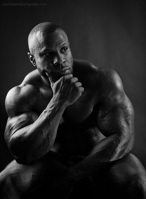 pacocutler's tweet photo. #Canadian #ebonymuscles #beast #MboyaEdwards #blackbodybuilder #giantbodybuilder https://t.co/8laHdikIWC