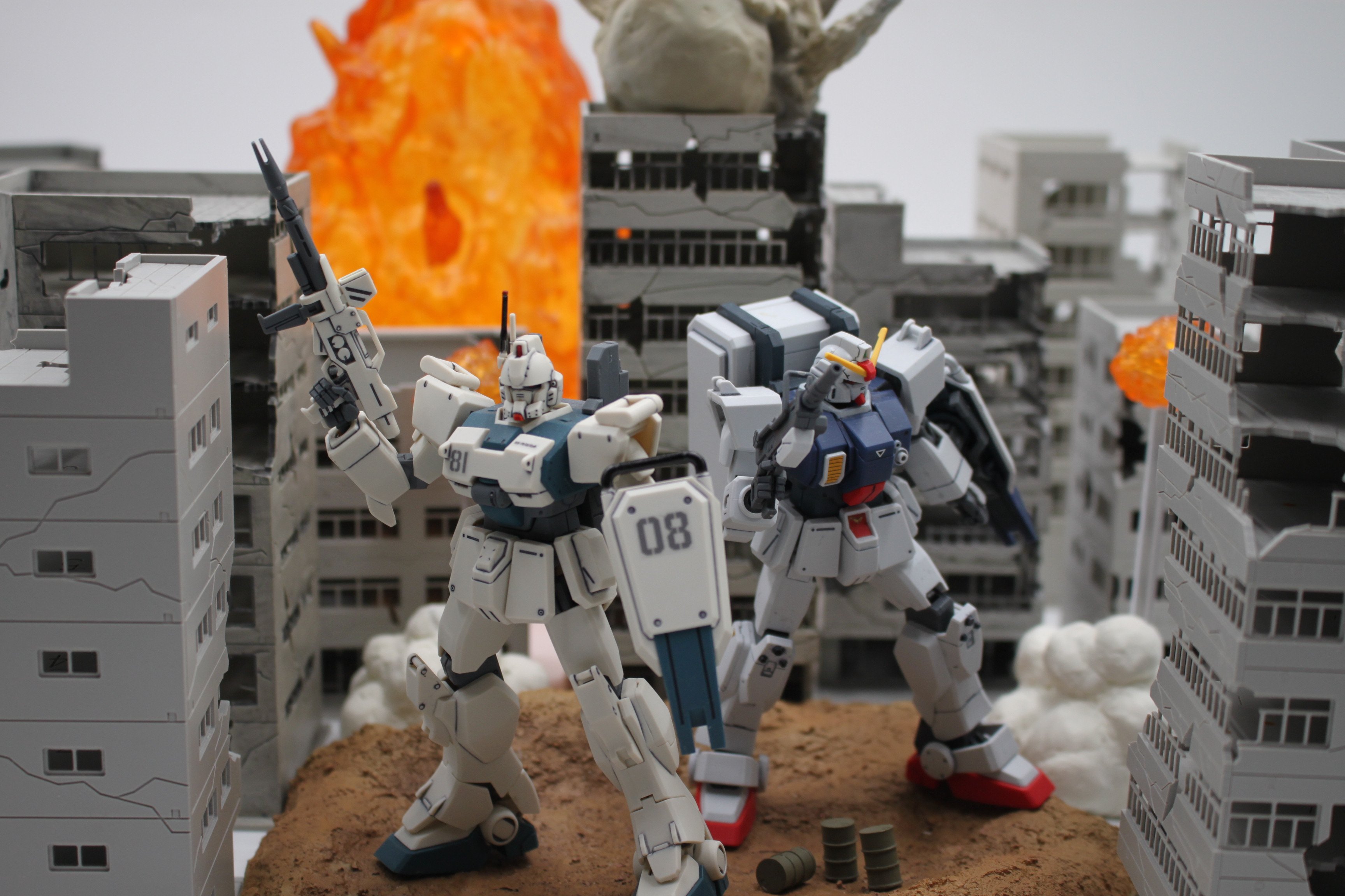 PREZZA JAPAN в X: „1/144ガンプラ陸戦型ガンダムとPREZZAの製品