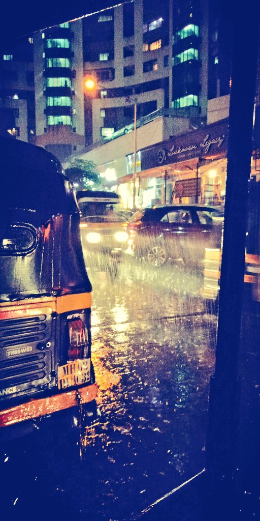 SarcastixStree's tweet image. #MumbaiRains #AutoRide #mumbai