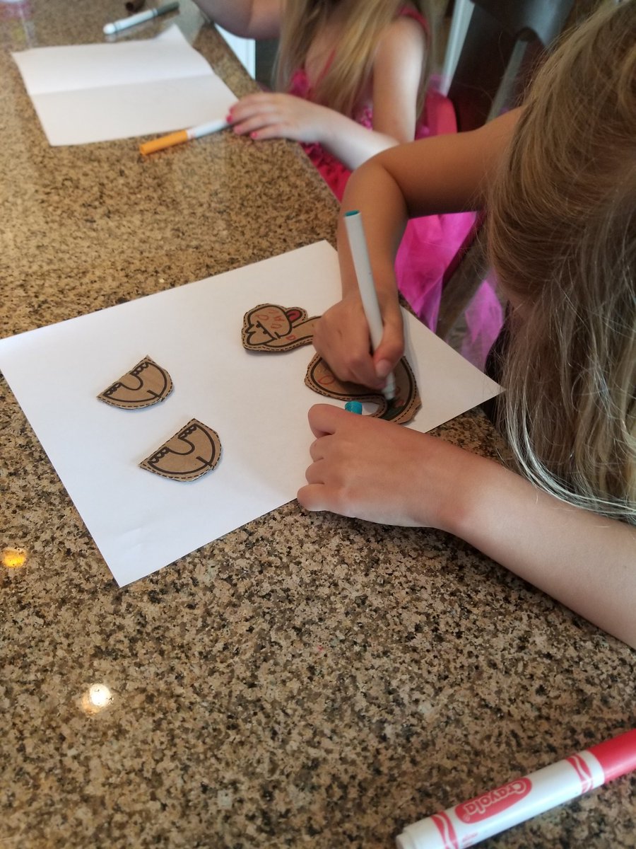 TanyaH66t's tweet photo. @amazon Thanks for the Dino! Can u make us a print for a princess castle with the big boxes? :-) #morethanabox #innovate #makersummer #dinos https://t.co/TqRMx7bXy8