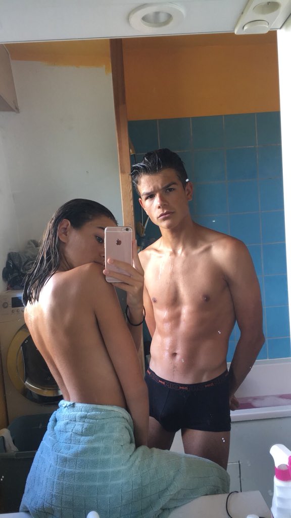 elliotcrn's tweet photo. 12ans déjà #BestFriendsDay https://t.co/18niFnlYG2
