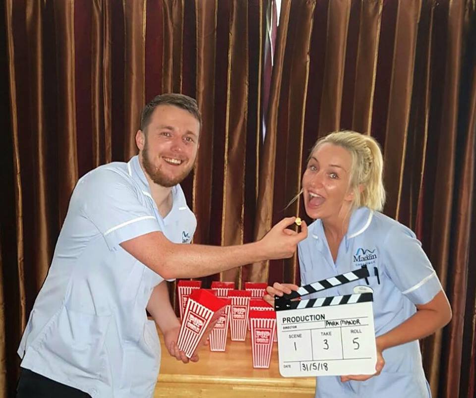 MacklinCareHome's tweet photo. 🎵Saturday night at the movies🎵
🎬Park Manor had their very own cinema night for the residents to watch Lalaland on the big screen with plenty of sweets and popcorn. As you can see, it made Betty a very happy lady indeed 😊🎬 #CareWithHeart #LaLaLand https://t.co/HrbpmsiWY1