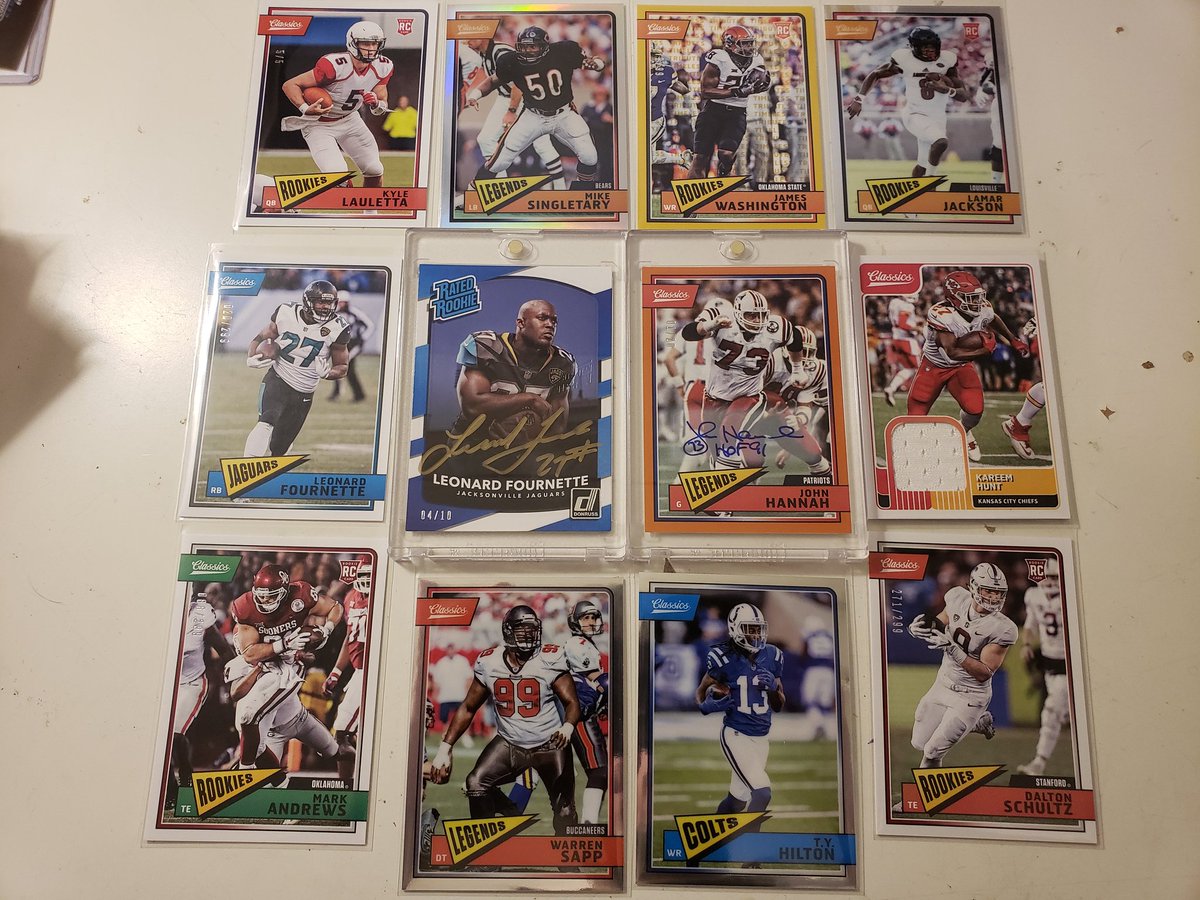 CrattyPatty25's tweet photo. Well my box of 2018 Classics was pretty amazing!!! John Hannah 1/20, Hunt patch, Lauletta 5/5 and then that oh so nasty Fournette 4/10 buyback gold autograph. OMG! 😍 I'll def be grabbing another one at some point 👍 @footballcrdonly @MrKdub @DubMentality https://t.co/CvGImzHizq