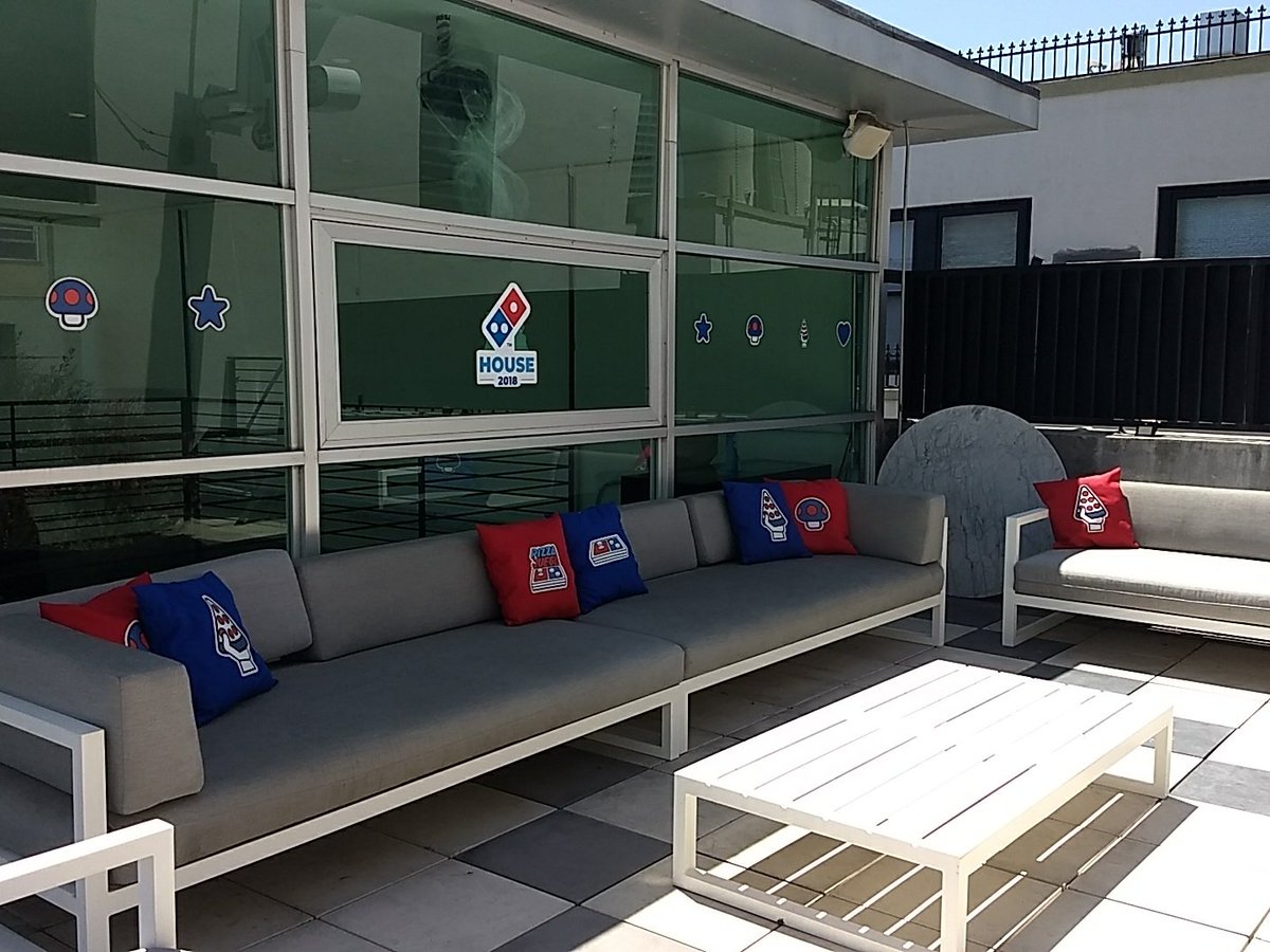 IGNLatam's tweet image. Pues ya llegamos a estrenar el loft especial de #DominosPizzaYJuega para #E32018