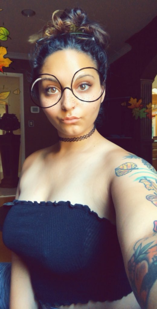 MistressEve_'s tweet image. Peek-a-boo 😏

#findom #startsending