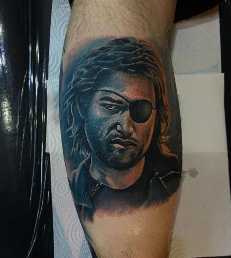 Rosstitute19's tweet photo. Got me a Snake Plissken portrait done this week by Joe K Worrall at Heart & Arrow tattoo studio! Reference taken from @CandykillerNews awesome artwork 🙌🏻 #escapefromnewyork #JohnCarpenter #SnakePlissken #KurtRussell #Candykiller https://t.co/br01ZYx8xZ