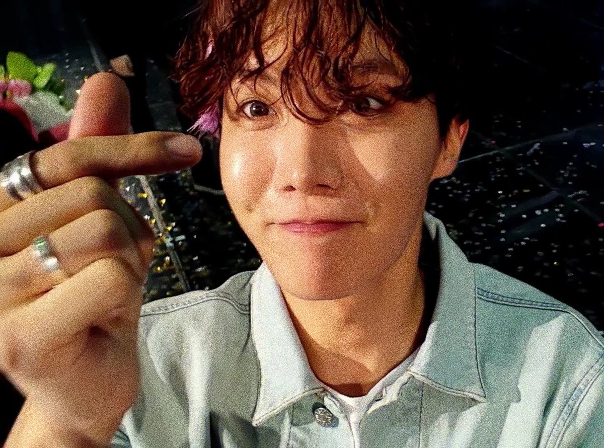 HoSeokPics11's tweet photo. 𝐻𝑒𝓁𝓁𝑜 𝒻𝓇𝒾𝑒𝓃𝒹𝓈 
𝒯𝒽𝒾𝓈 𝒶𝒸𝒸𝑜𝓊𝓃𝓉 𝒾𝓈 𝒹𝑒𝒹𝒾𝒸𝒶𝓉𝑒𝒹 𝓉𝑜 𝓉𝒽𝑒 𝓅𝑒𝓇𝓈𝑜𝓃 𝓌𝒾𝓉𝒽 𝓉𝒽𝑒 𝓂𝑜𝓈𝓉 𝒷𝑒𝒶𝓊𝓉𝒾𝒻𝓊𝓁 𝓈𝓂𝒾𝓁𝑒 𝒾𝓃 𝓉𝒽𝑒 𝓌𝑜𝓇𝓁𝒹
    ✉️🕊
—  ˗ˋˏ°• ʲᵘⁿᵍ ʰᵒˢᵉᵒᵏ •°ˎˊ˗  ₊˚✧

#bts https://t.co/1KRWuvEb8Y