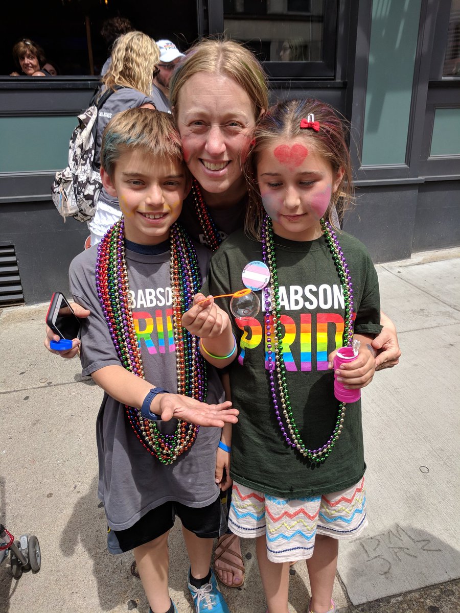 Kendrioski's tweet photo. Another wonderful pride parade! Thanks to all students staff faculty alumni and many friends who showed up &amp; celebrated #BostonPride2018 https://t.co/UWIYyr3k5s