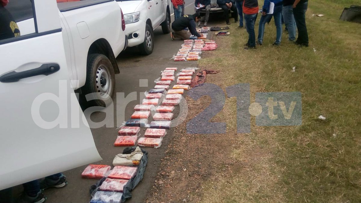 NGFederal's tweet photo. GOLPE AL NARCOTRÁFICO SECUESTRAN 79 PANES DE COCAÍNA EN NAPENAY. 
AMPLIAREMOS. https://t.co/Z57x1UQ33u