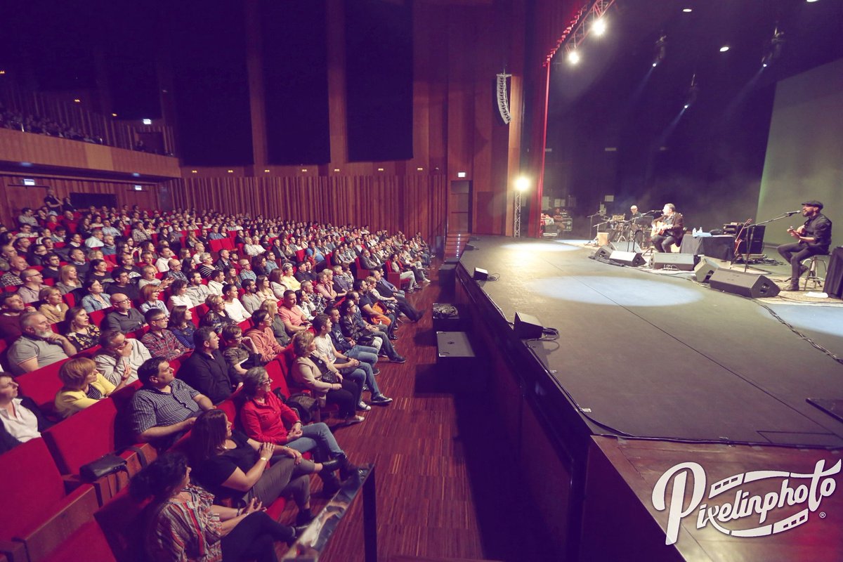 Pixelinphoto's tweet photo. E hoxe @OficialRevolver no #AuditorioFerrol.
Grazas @GetUpEsp por deixarnos pasar por aqui. https://t.co/ya5wltJmUx