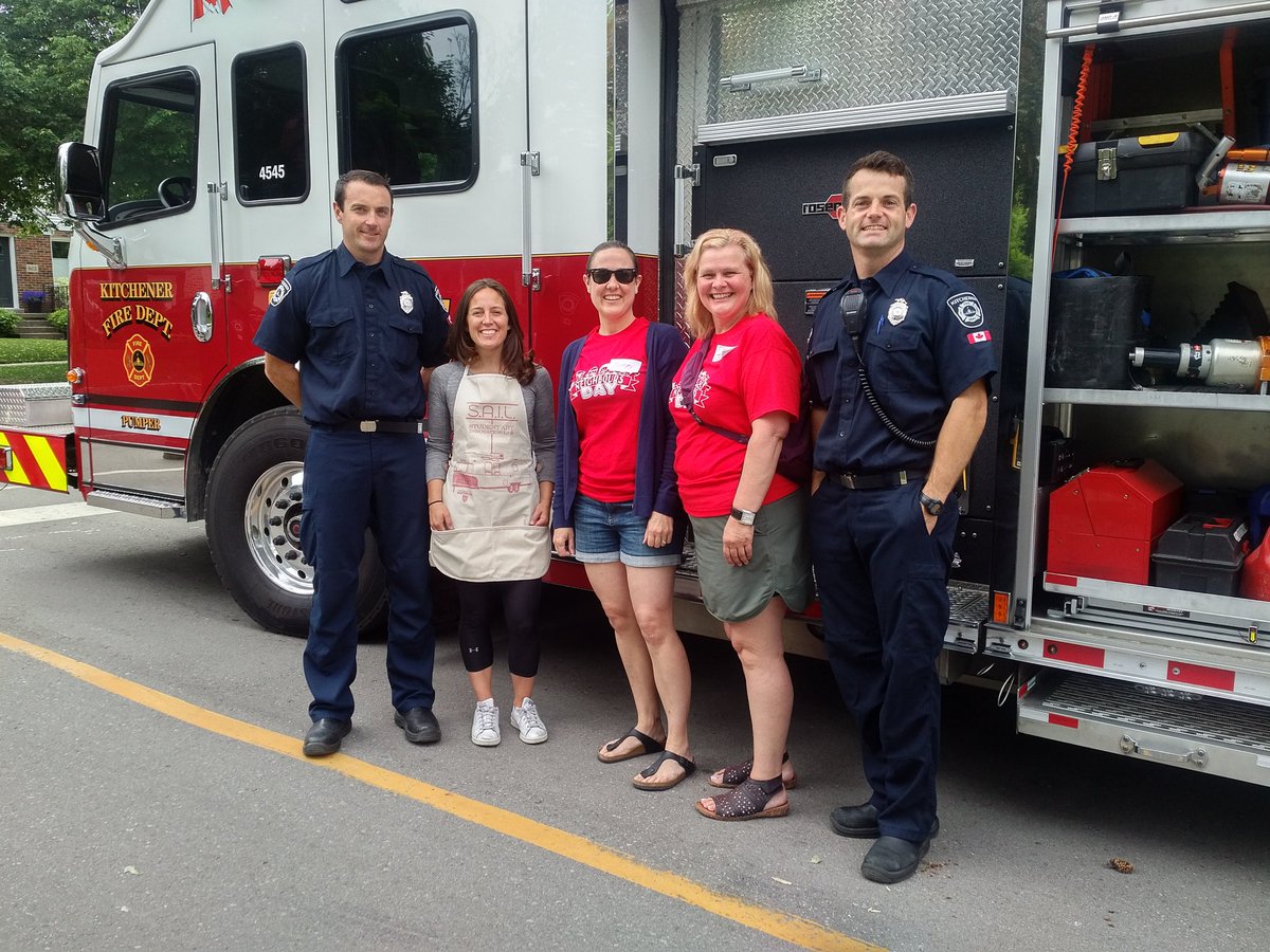 Such a fun #NeighboursDay! It's now picnic and barbecue time with the Westmount Neighbourhood Association and the firetrucks visited too! Thanks so much @KitchFire and @CityKitchener!