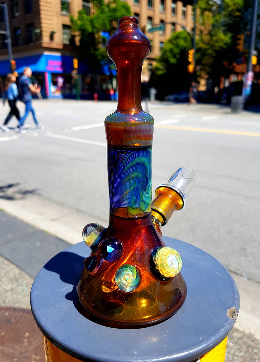 PuffCanada's tweet photo. This is still one of my fave pieces down at Puff and @jesse.who absolutely slayed this rig. Opals, fumed marbles and that sun makes it sure shine bright! Need a new addition? This could be It!
#puffcanada #westcoast #glassofig #headyglass #jesseevans #opals #fumed #weshouldsmoke https://t.co/UM4Tl919oI