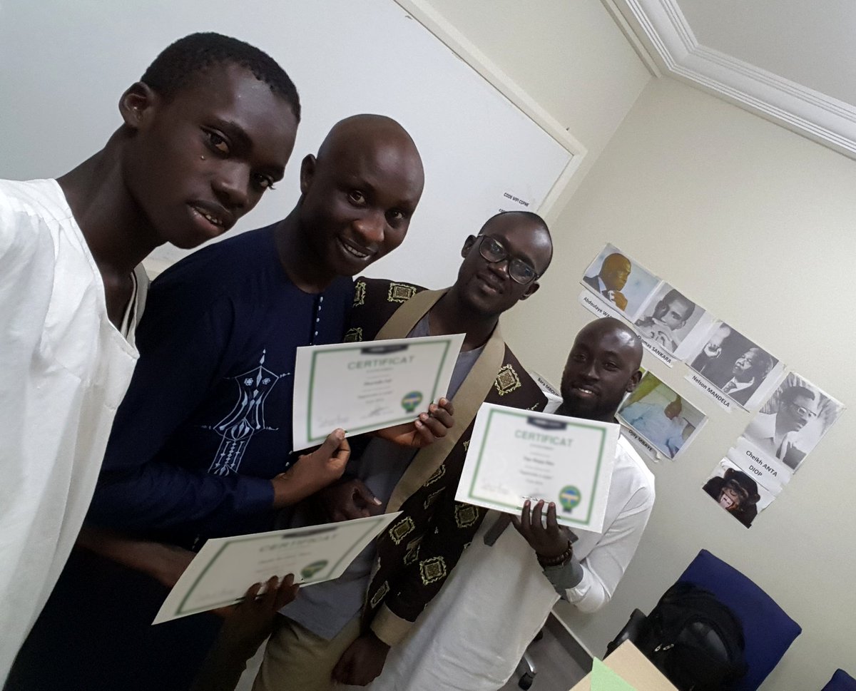 OpenUSN's tweet photo. Félicitations et mentions à la première cohorte apprendre à #coder #kebetu #Open #University #graduation #day #dakar #senegal https://t.co/KDFGxnKQkV
