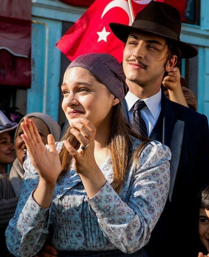 venusarisi's tweet photo. Bugün itibariyle üç büyük fandomun yani #AsFer #HiLeon ve #YağHaz fandomlarının dizileri ekranlara veda etti..💔 Her ne kadar mutlu sonla bitmiş olsalar da sevenlerinin gözü yaşlı, içleri buruk kaldı😭💔

#SiyahBeyazAşk #FaziletHanımveKızları #VatanımSensin https://t.co/6FrhRmwOuP