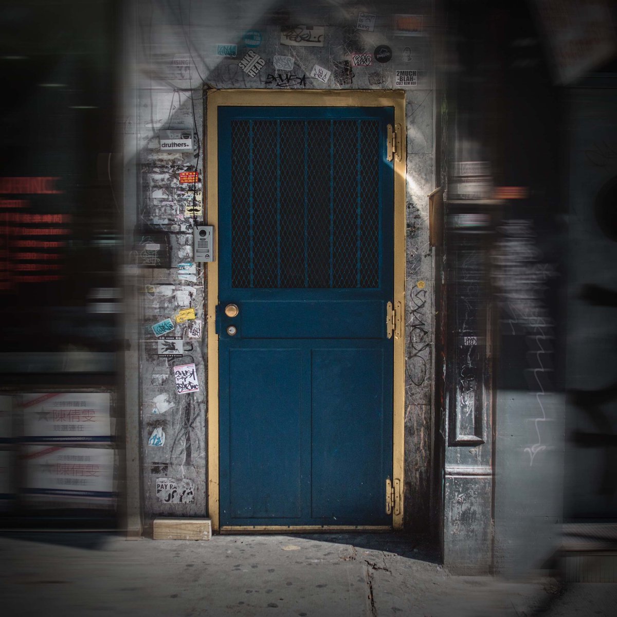 joshuajaymagic's tweet photo. Will you be experiencing the magic behind the blue door? #SixImpossibleThingsShow https://t.co/eqxkNtS6J0