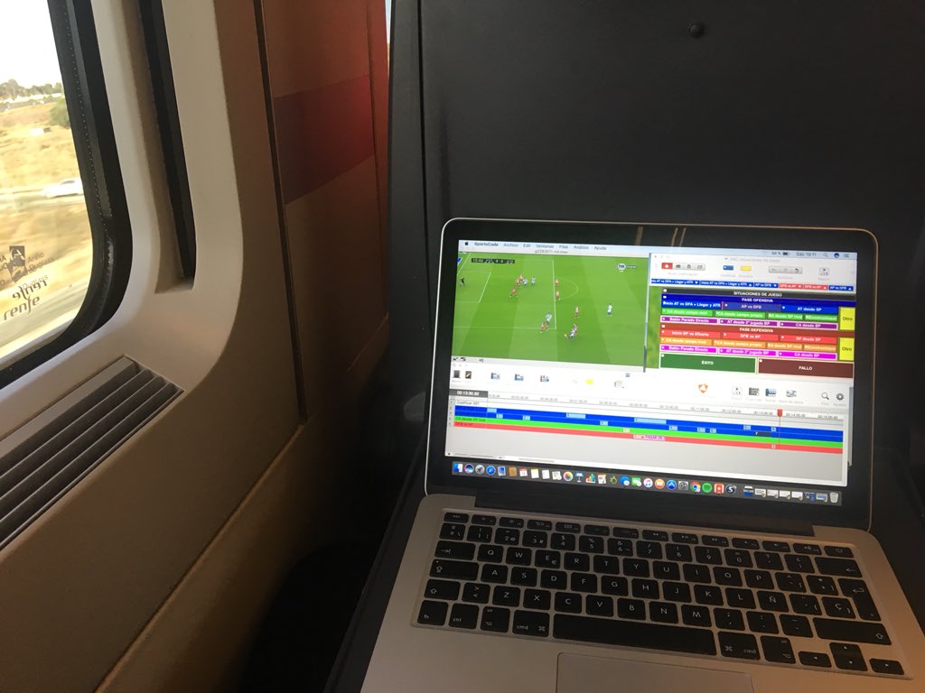 Camino a Vila-real con niveles de ilusión al 100%🔋 
Aprovechamos el viaje para seguir aprendiendo👨🏻‍💻⚽️📚
#winsmalltowinbig