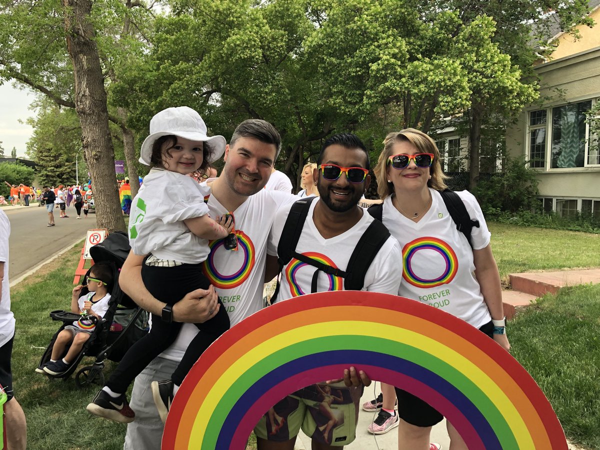 JennMillerYEG's tweet photo. Great Day for the Edmonton Pride Parade. #TDPride #mms https://t.co/3CF80b1uwy