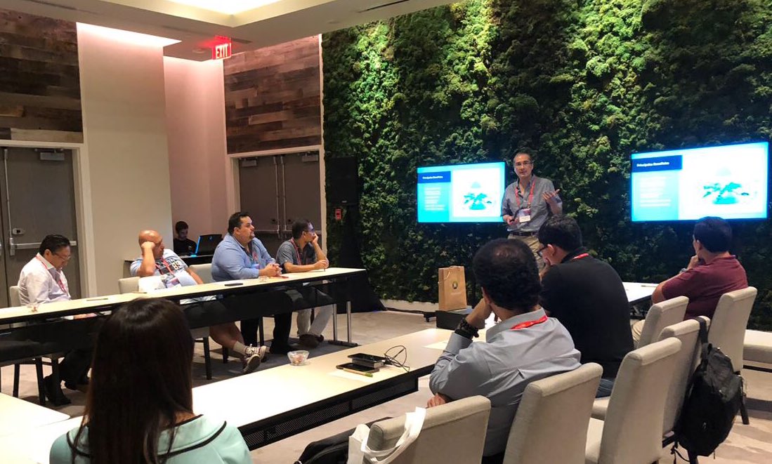 ciapemnacional's tweet photo. Presidencia del CE #CIAPEM @pabloeduardo en el tercer día del #ITForumLatam desde la Conferencia “Kidzania, nube híbrida” #CIOMéxico #ITMídia https://t.co/9CuriGl2r4