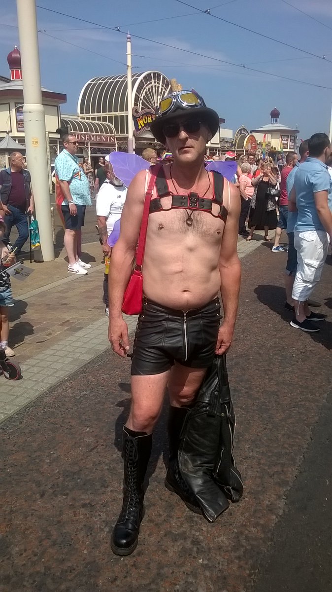 DarrenFluffykin's tweet photo. THIS IS ME #pridebpl2018 #Pride2018 #PrideMonth https://t.co/VPMwlpYjg8